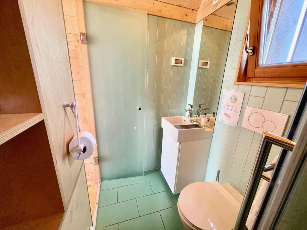 Lushna 6 Petite At Lee Wick Farm Cottages & Glamping Clacton-on-Sea Bagian luar foto